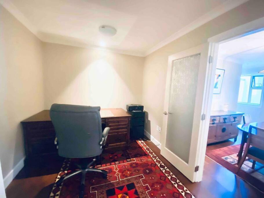 Amazing Location 2 Bedroom Minutes From Downtown Виктория Экстерьер фото