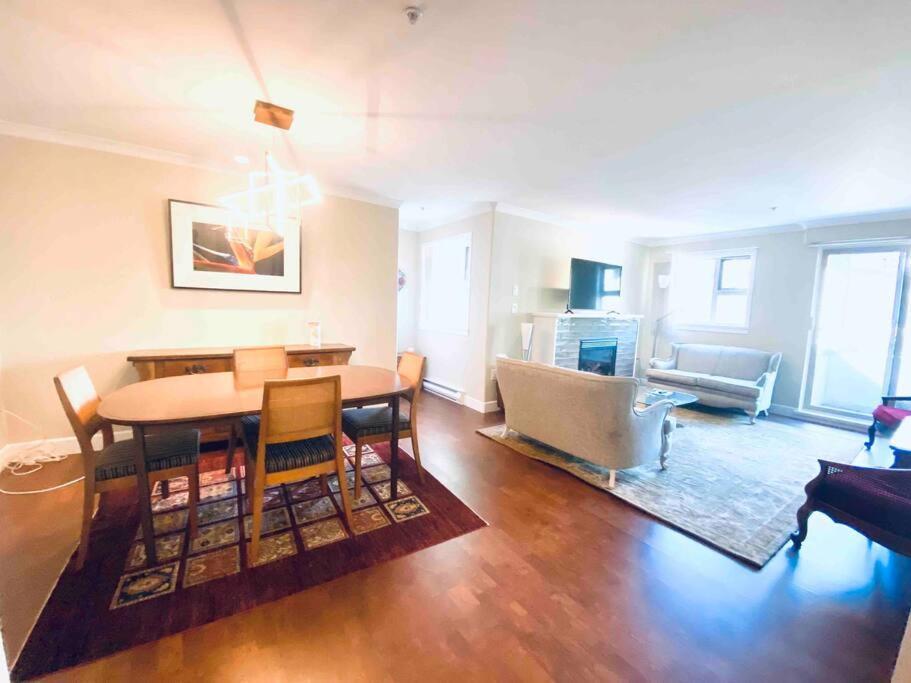 Amazing Location 2 Bedroom Minutes From Downtown Виктория Экстерьер фото